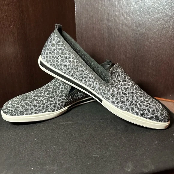 Me Too Shoes
Eden Yoga Mat Skimmer Size 8.5 - Picture 3 of 7